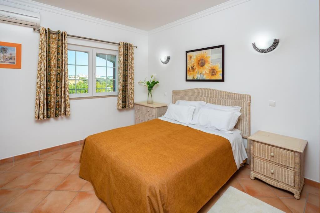 7+1 Bedroom Private Villa, Heated Pool, Games, Bbq * Albufeira
