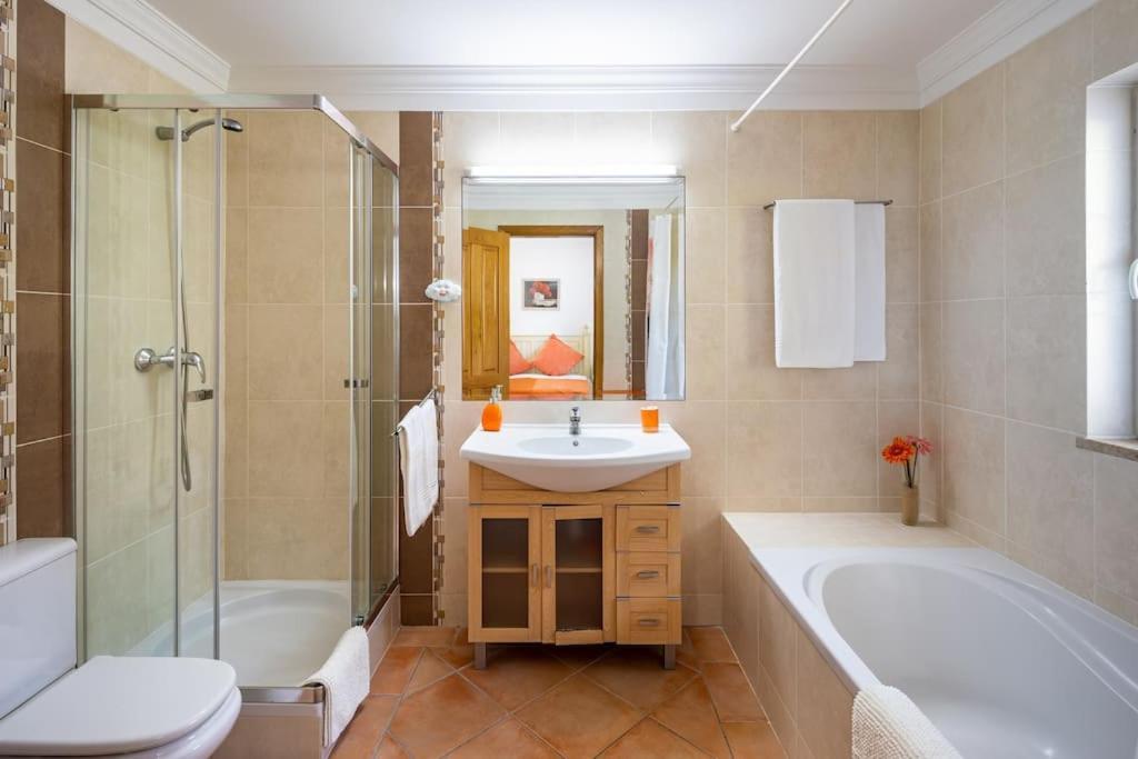 7+1 Bedroom Private Villa, Heated Pool, Games, Bbq Villa