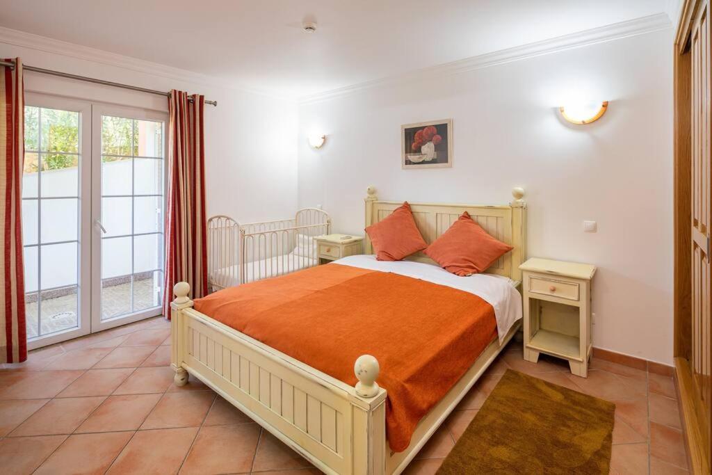 7+1 Bedroom Private Villa, Heated Pool, Games, Bbq Villa Albufeira